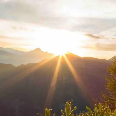 The Eagle Nest Duplex - Your Mountain Retreat Apartment